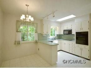 1046 CAROUSEL LANE - Photo 8