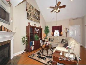 812 WEST POINTE DRIVE - Photo 5