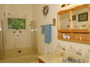 1764 SUMMIT DRIVE - Photo 13