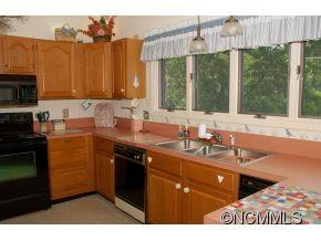 1764 SUMMIT DRIVE - Photo 5