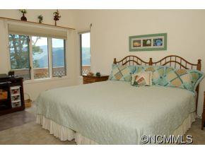 1764 SUMMIT DRIVE - Photo 6