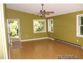 187 Moody Avenue - Photo 3