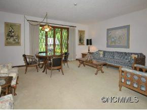 5 CAROLEWOOD - Photo 3
