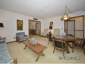 5 CAROLEWOOD - Photo 4