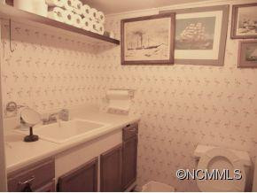 211 HAYWOOD KNOLLS DRIVE - Photo 18