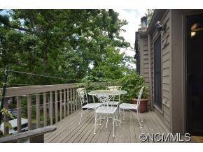 6 RAVENCROFT LANE