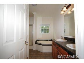 521 East Street - Photo 8