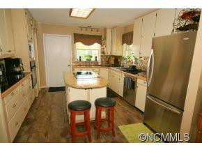 1215 Summer Road - Photo 5