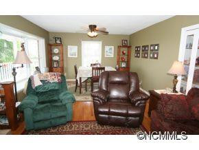 1215 Summer Road - Photo 6
