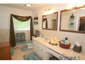 1215 Summer Road - Photo 8