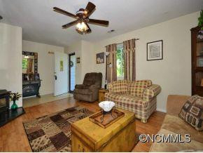28 CAROLYN DRIVE - Photo 2