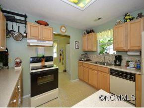 28 CAROLYN DRIVE - Photo 3