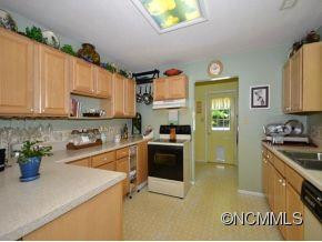 28 CAROLYN DRIVE - Photo 4