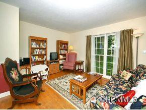 186 BEVERLY RD - Photo 2