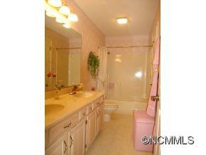 219 CLAREMONT - Photo 12