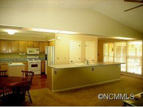 219 CLAREMONT - Photo 14