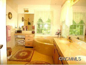 219 CLAREMONT - Photo 9