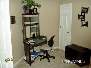 180 Farington Circle - Photo 16