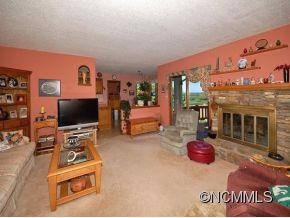 32 AMBER DRIVE - Photo 2