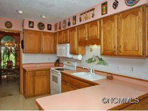 32 AMBER DRIVE - Photo 4
