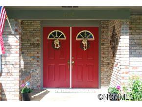 1136 Carousel Ln - Photo 2