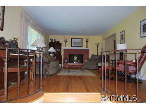 1136 Carousel Ln - Photo 3