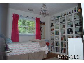 1136 Carousel Ln - Photo 10