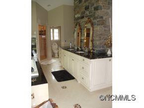 17 Saint Charles Place - Photo 6