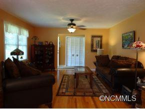18 DOVER LANE - Photo 3