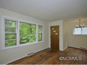 16 LOWELL - Photo 2