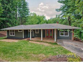 8 ELLENWOOD DR