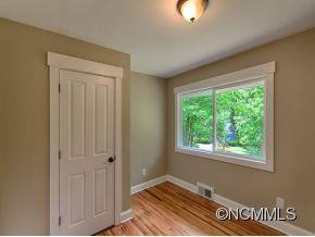 8 ELLENWOOD DR - Photo 11