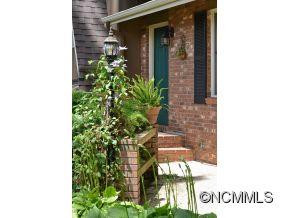 90 Oak Park Drive - Photo 2