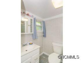 190 Michigan - Photo 10