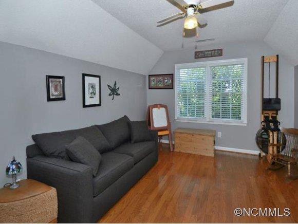 1018 THORNCREST DRIVE - Photo 16