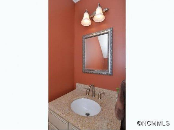 1018 THORNCREST DRIVE - Photo 17