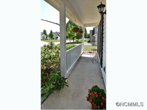 1018 THORNCREST DRIVE - Photo 18