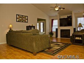 70 Farington Circle - Photo 2
