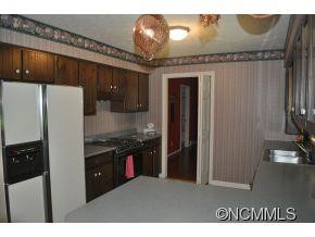 111 Larchmont Drive - Photo 2