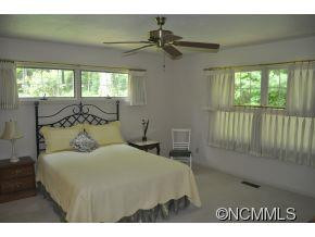 111 Larchmont Drive - Photo 6