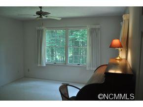 111 Larchmont Drive - Photo 8