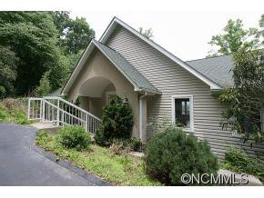 396 Ravenwood Lane