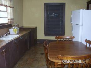 138 CAROLEEN STREET - Photo 3