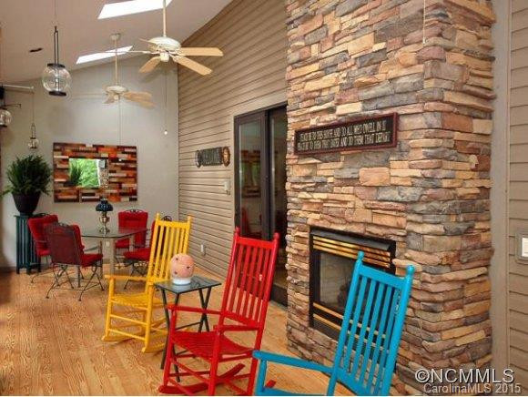 127/141 CONTINENTAL DRIVE - Photo 2