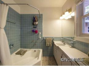 21 SOUTH OAK FOREST DR - Photo 10