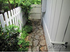 91 Village Greenway - Photo 16