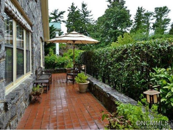 327 CHARLOTTE STREET - Photo 2