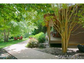 243 Emerald Parkway - Photo 2