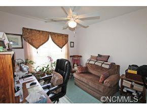 25 Village St - Photo 12
