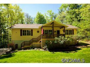 11 MAPLE LEAF DR